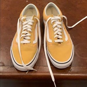 Never worn women’s size 10 yellow vans